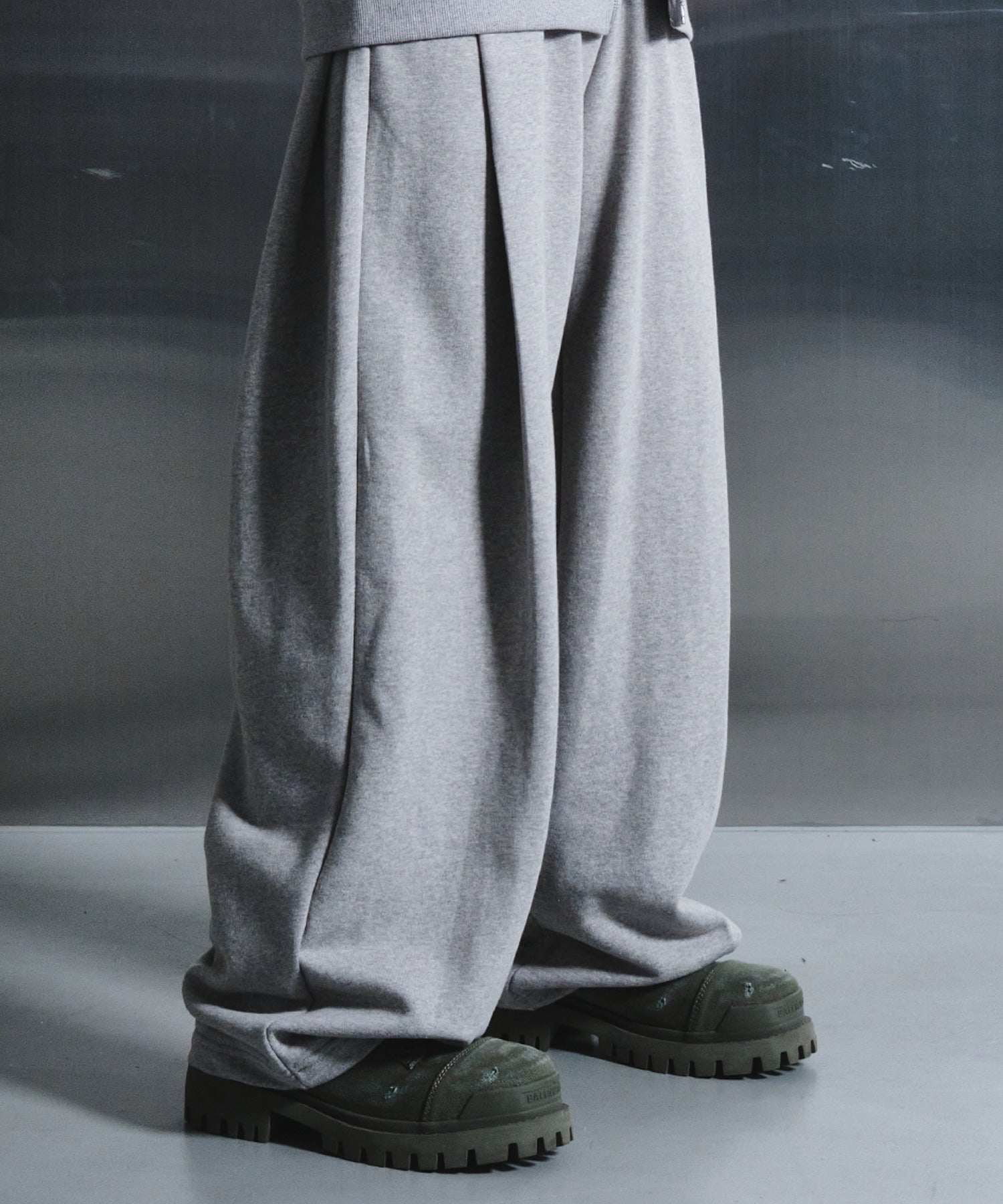 dwscompany-ss-25-two-pintuck-sweatpants-(gray)