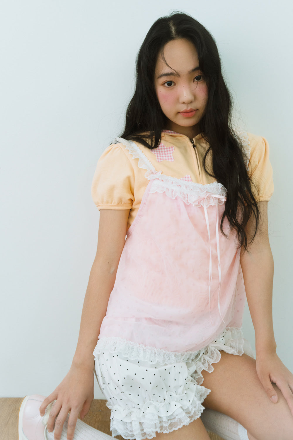 shakiri-ss-25-mogu-dot-lace-shorts-(white)