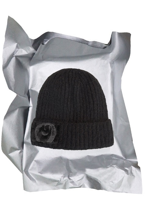 odlyworkshop-fw-24-black-fuzzywuzzy-beanie