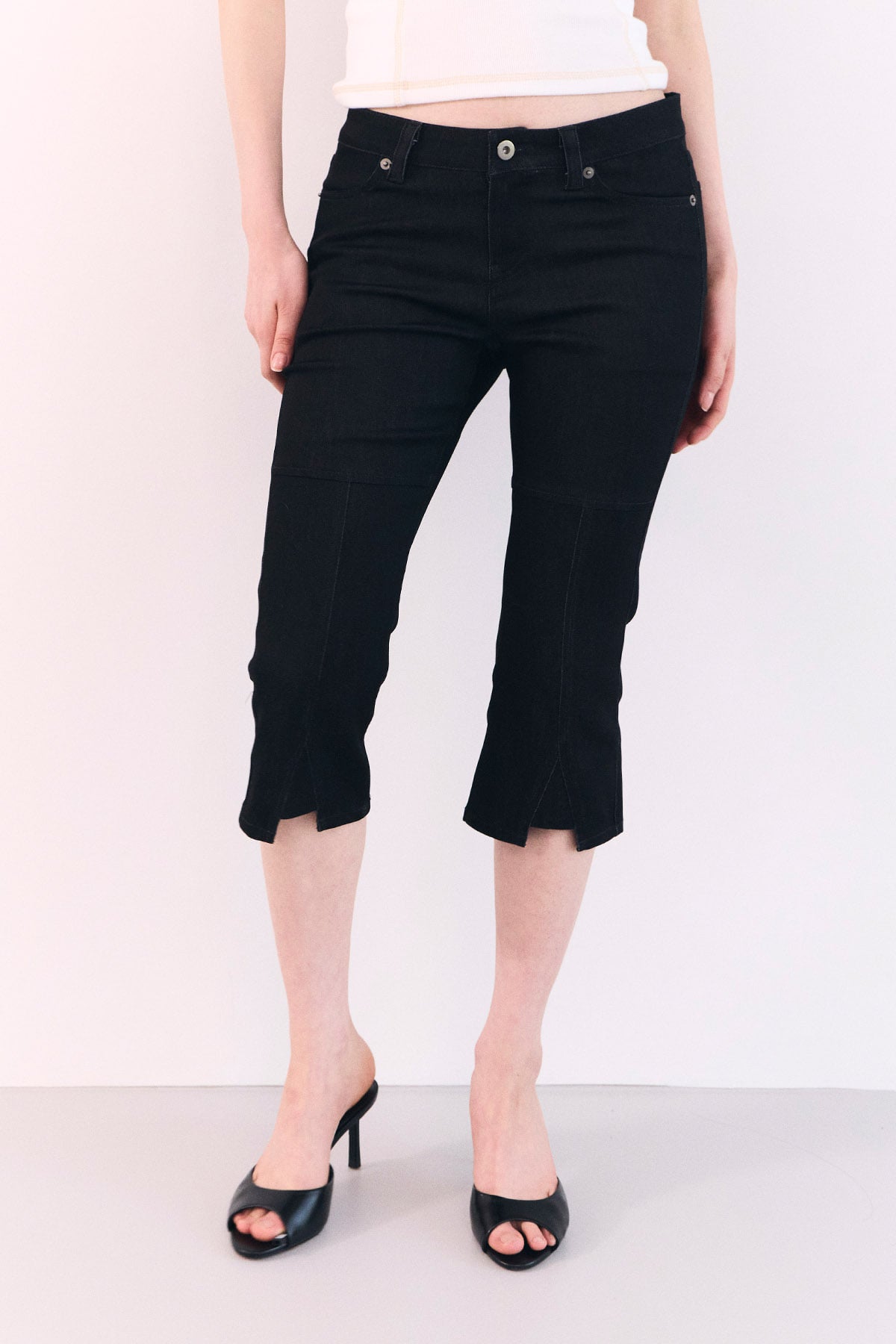 kyod-ss-26-cut-out-capri-denim-pants-black-s