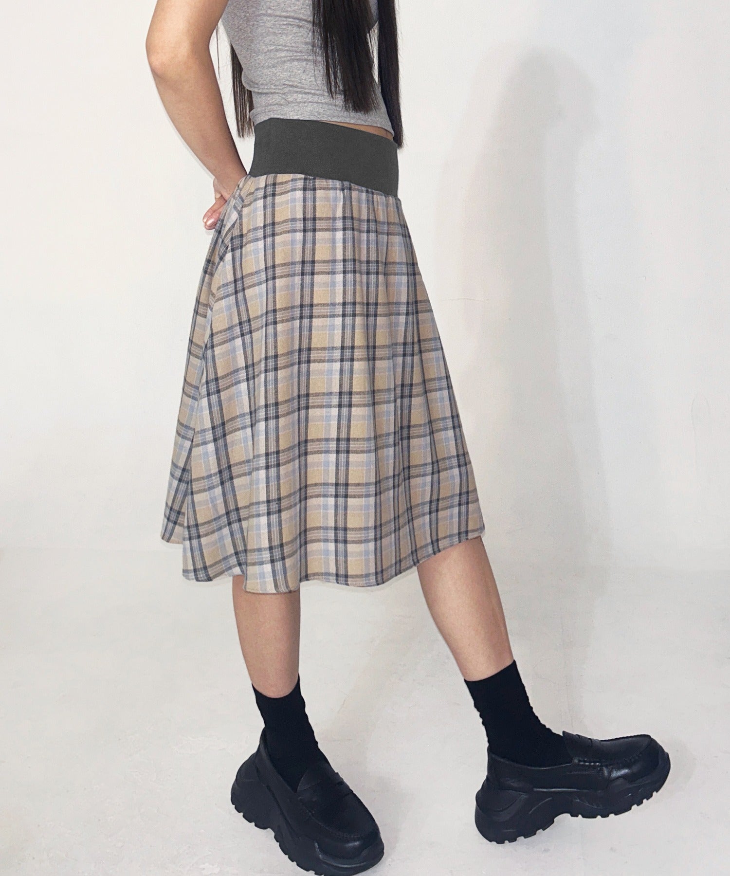 wonder-visitor-fw-25-check-flare-midi-skirt-beige-beige-s