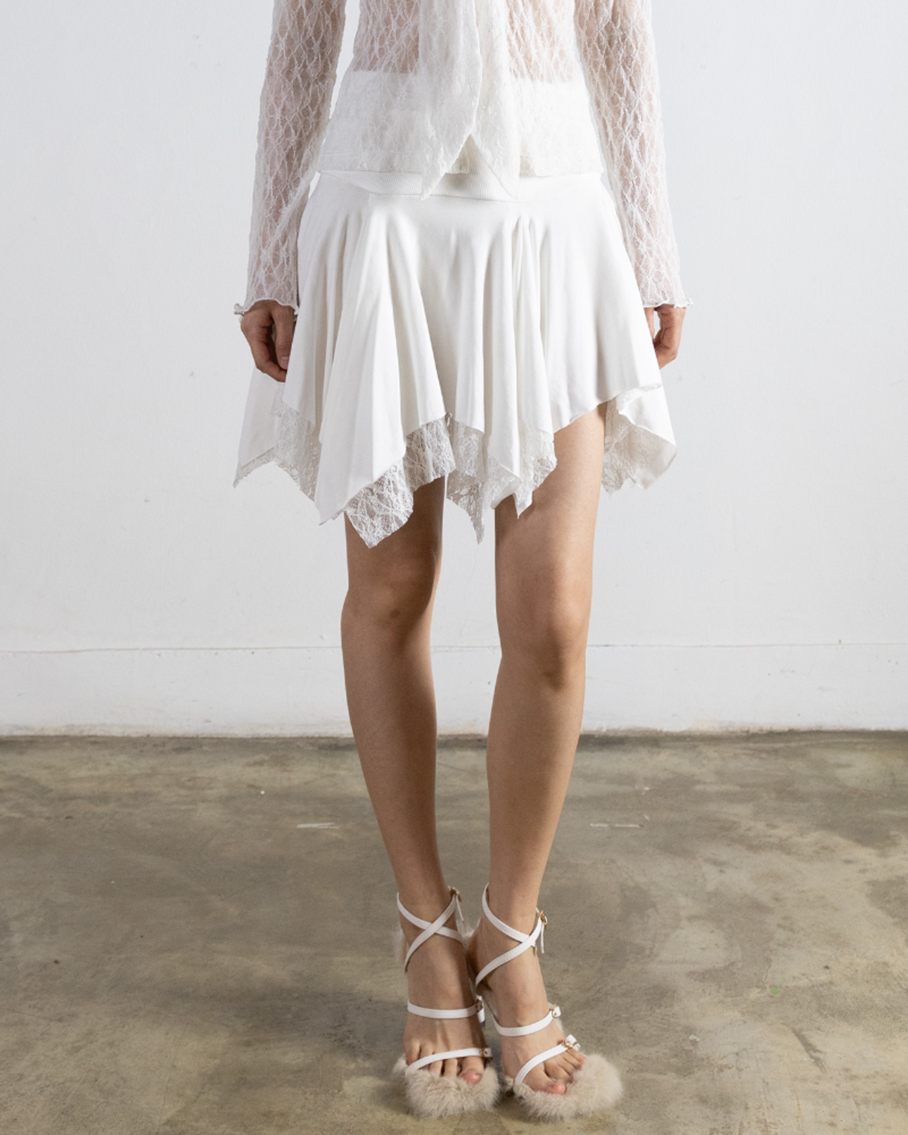 magoren-seoul-fw-26-shirring-lace-layered-skirt-white-white-s