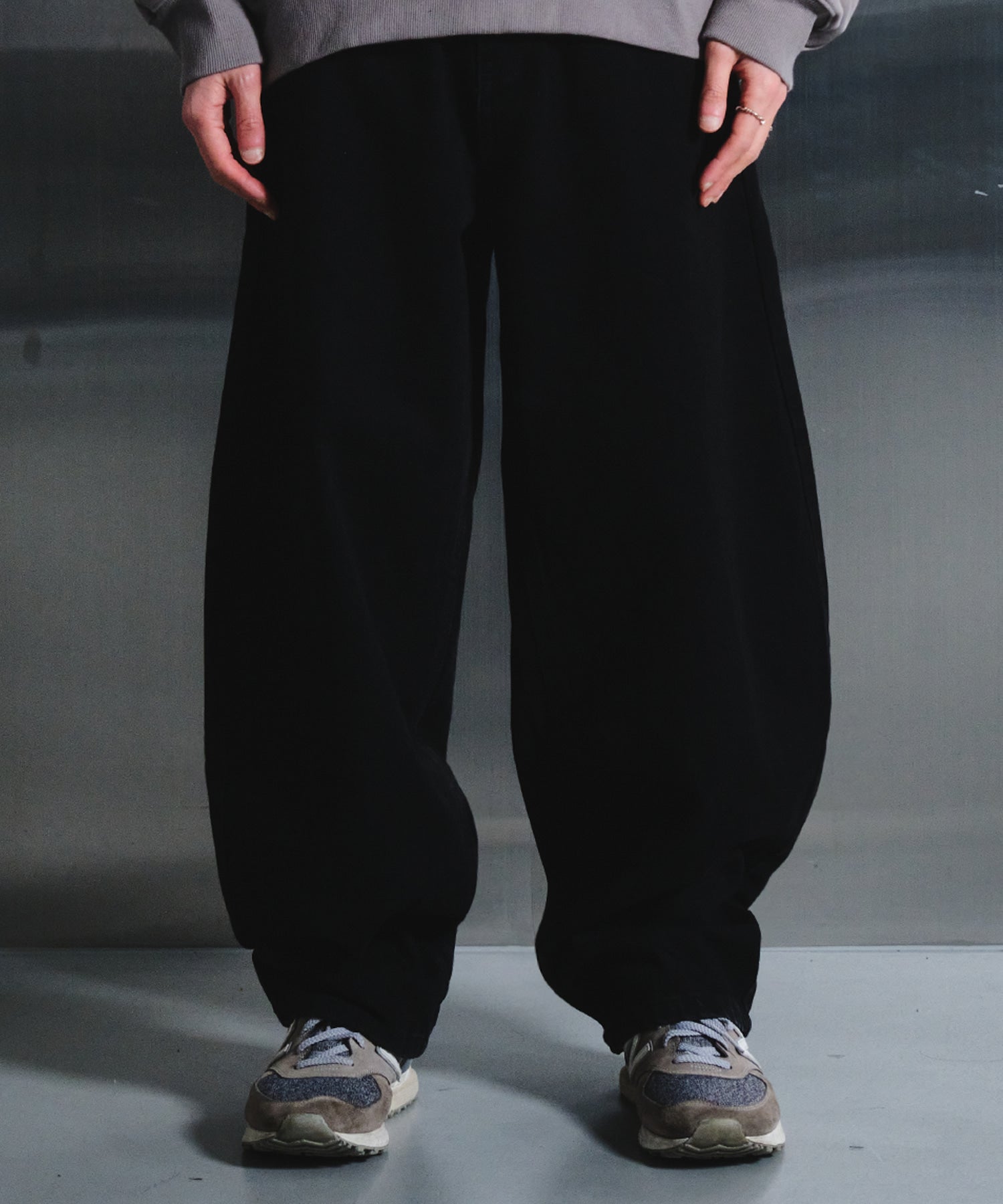 dwscompany-ss-25-balloon-fit-wide-denim-pants-(black)