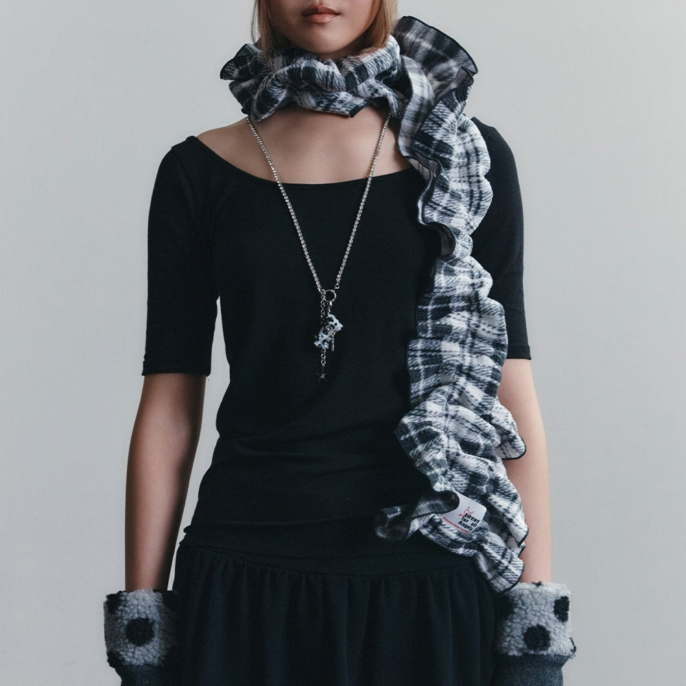 eireve-fw-25-emma-fleece-frill-muffler-tartan-check-black-tartan-check-black-s