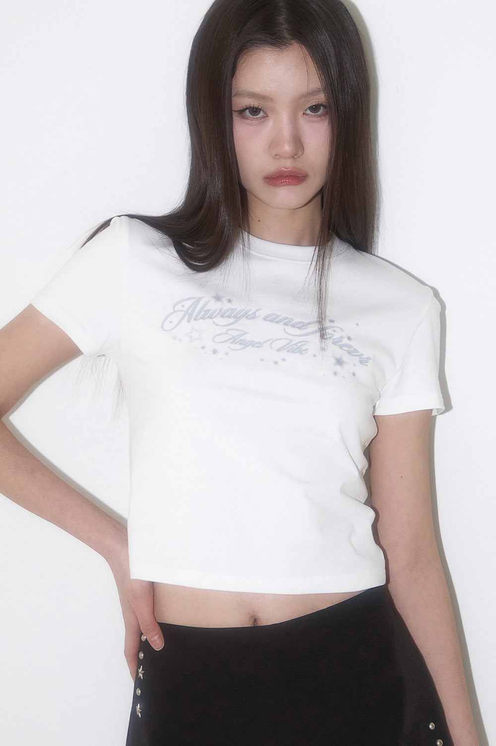 illigo-ss-25-star-lettering-fitted-tshirt-white-gray