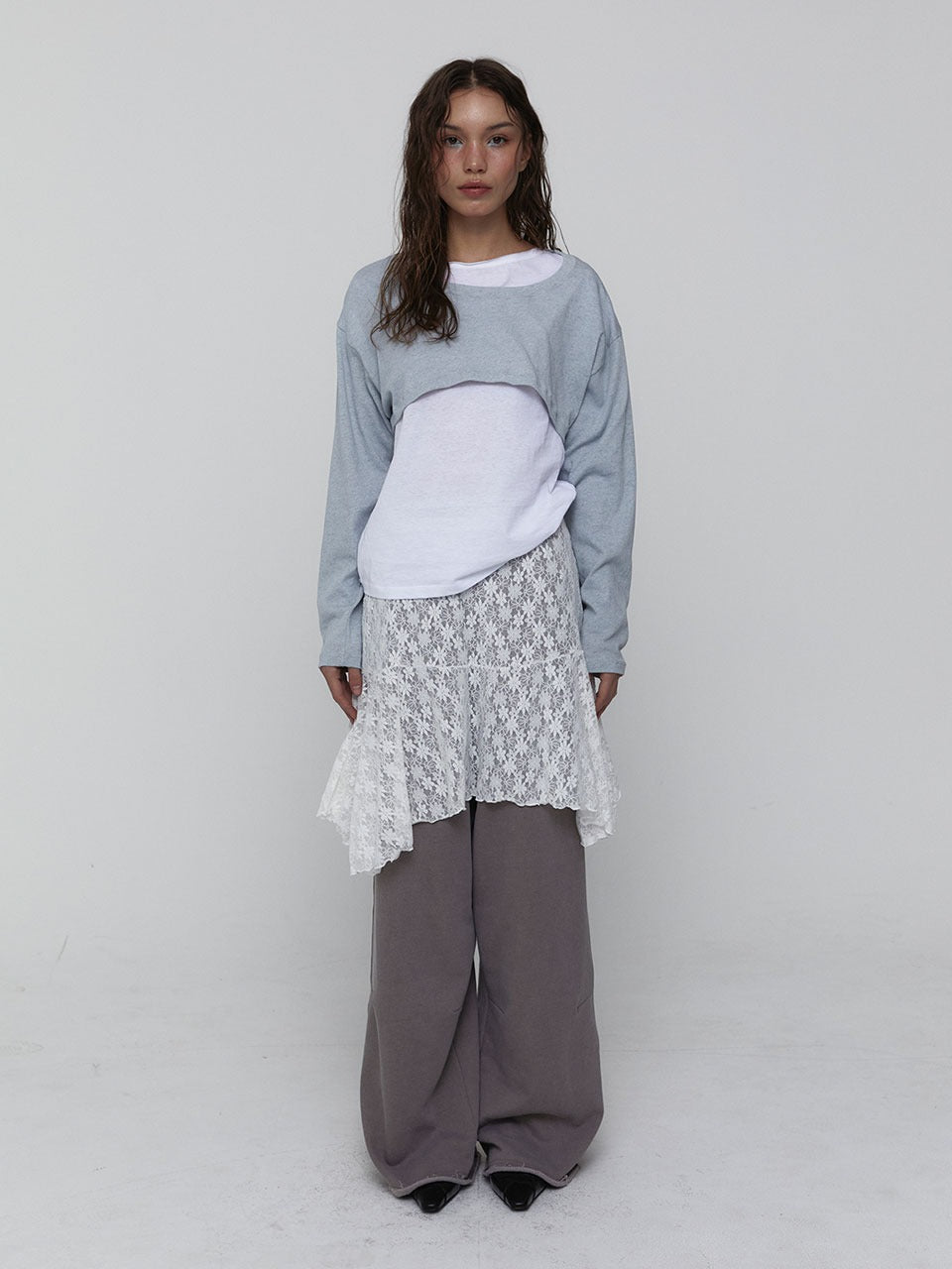 visus-ss-25-floral-lace-midi-skirt_white