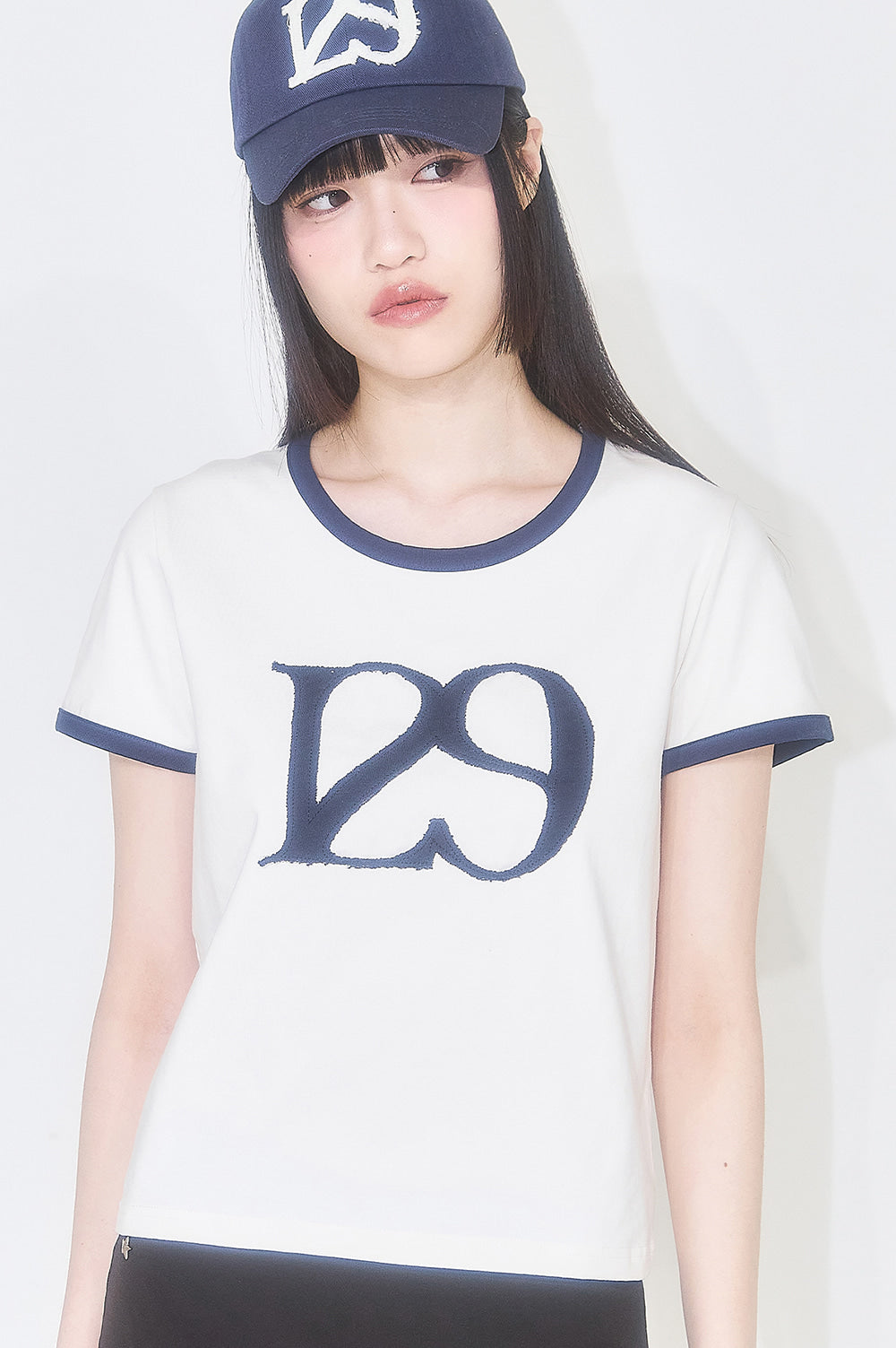 illigo-ss-25-129-logo-patch-tshirt-cream