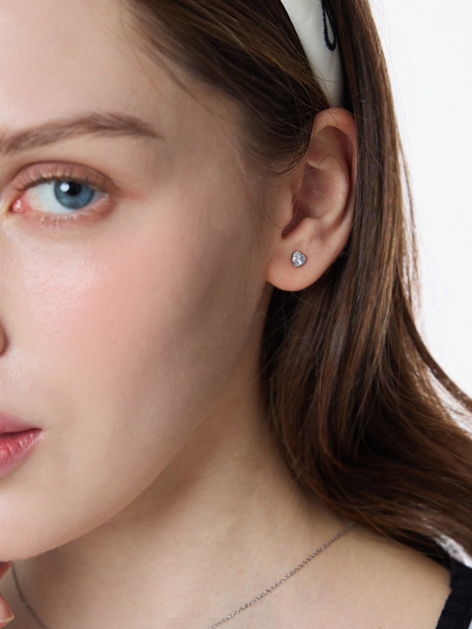 lombrillant-fw-25-petite-heart-cubic-earrings-silver-s