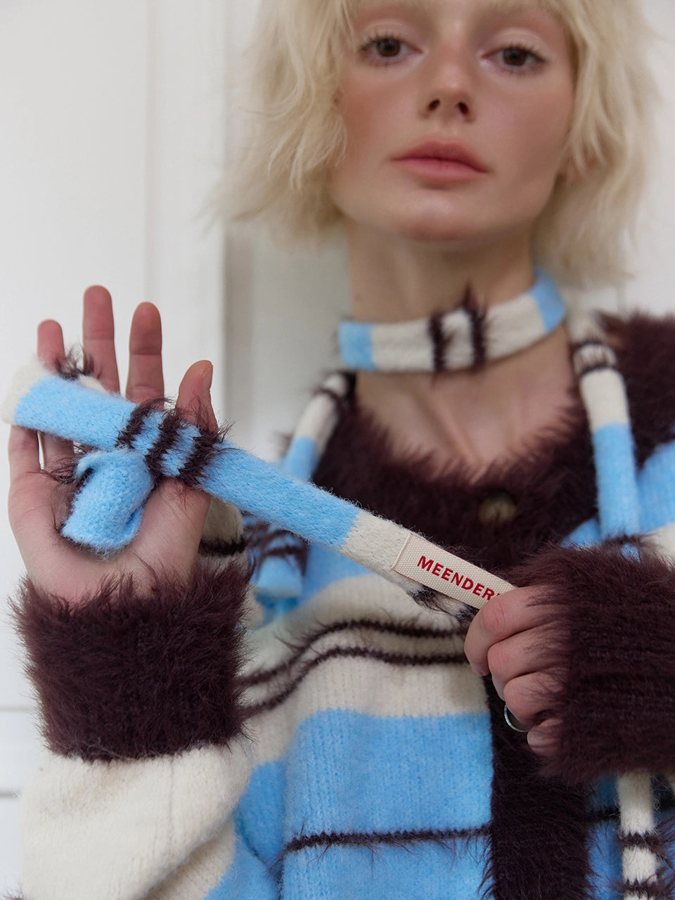 meenderi-fw-25-soft-hairy-stripe-mini-muffler-blue-blue-s