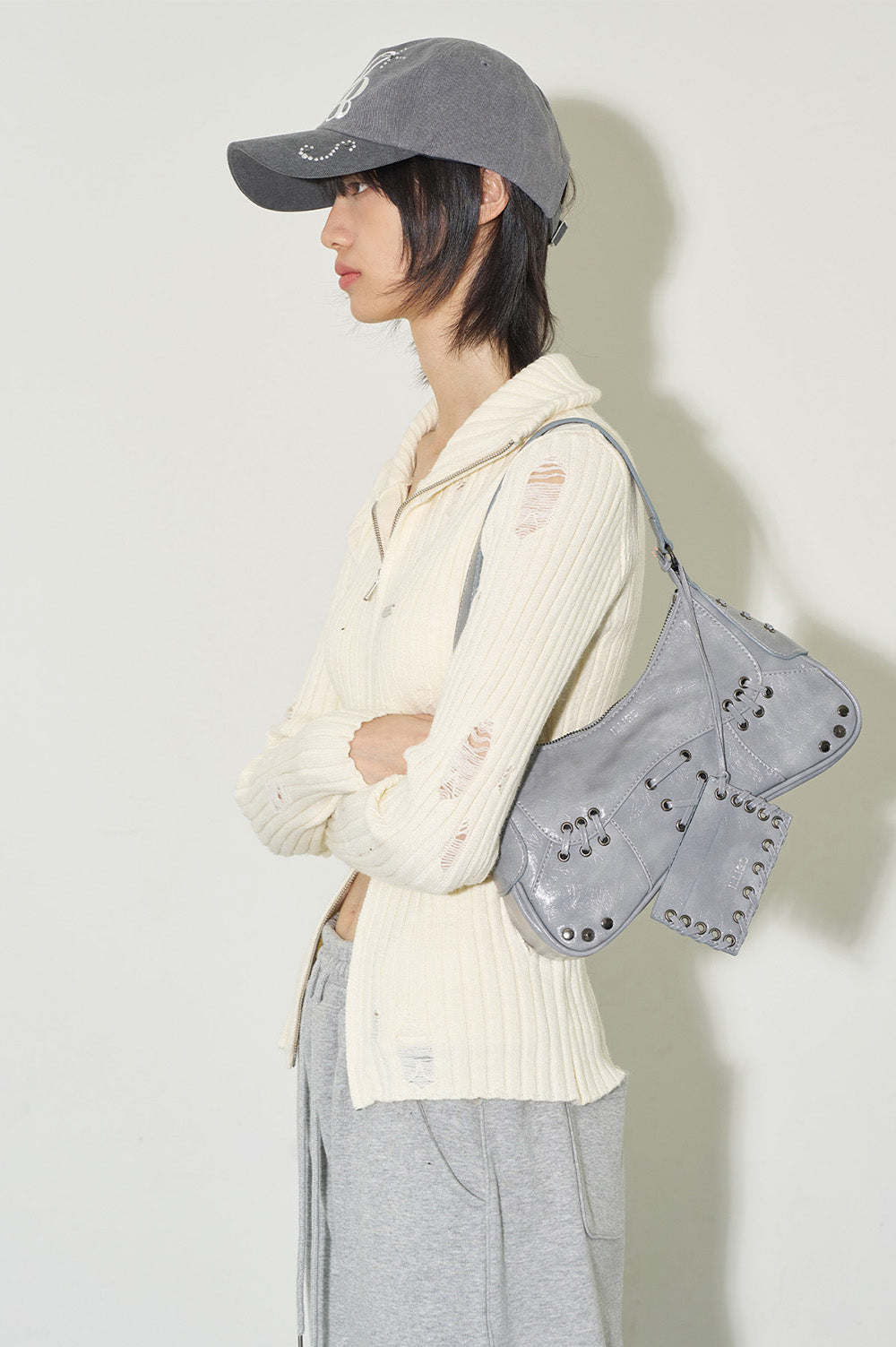 illigo-fw-24-eyelet-stud-shoulder-bag-grey