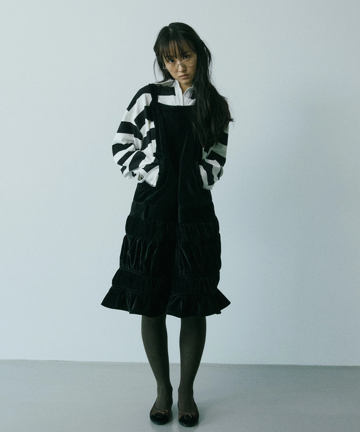 hokuspokus-fw-25-muffin-velvet-overall-dress-black-black-s