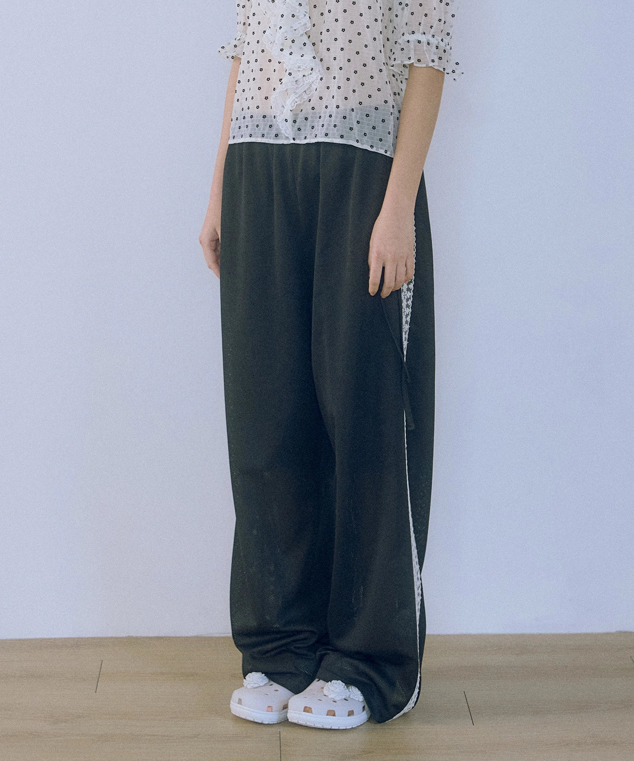 hokuspokus-ss-25-air-mesh-track-pantsblack-olivegreen-s