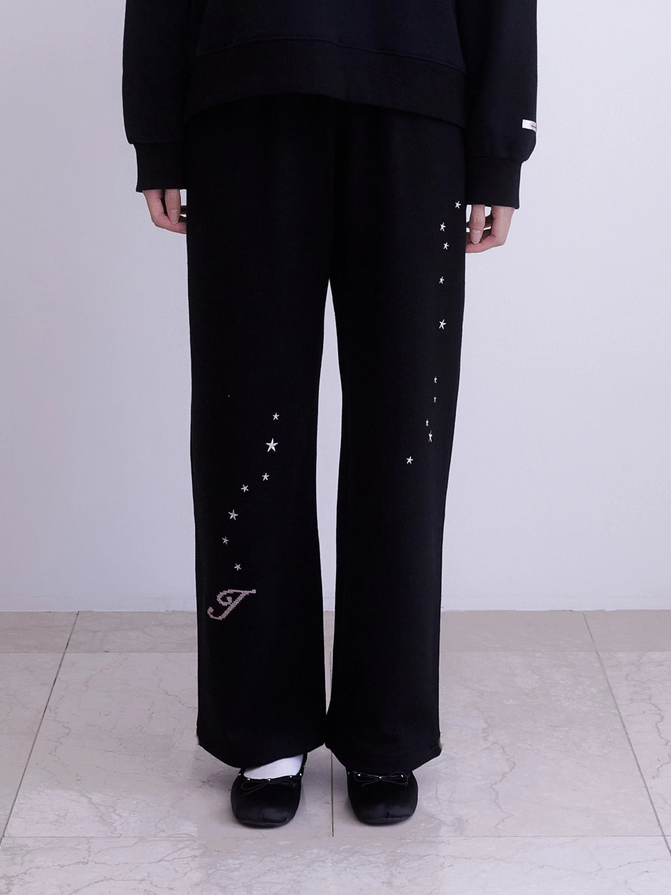innermuseum-fw-24-star-embroidered-twoway-sweatpants-black