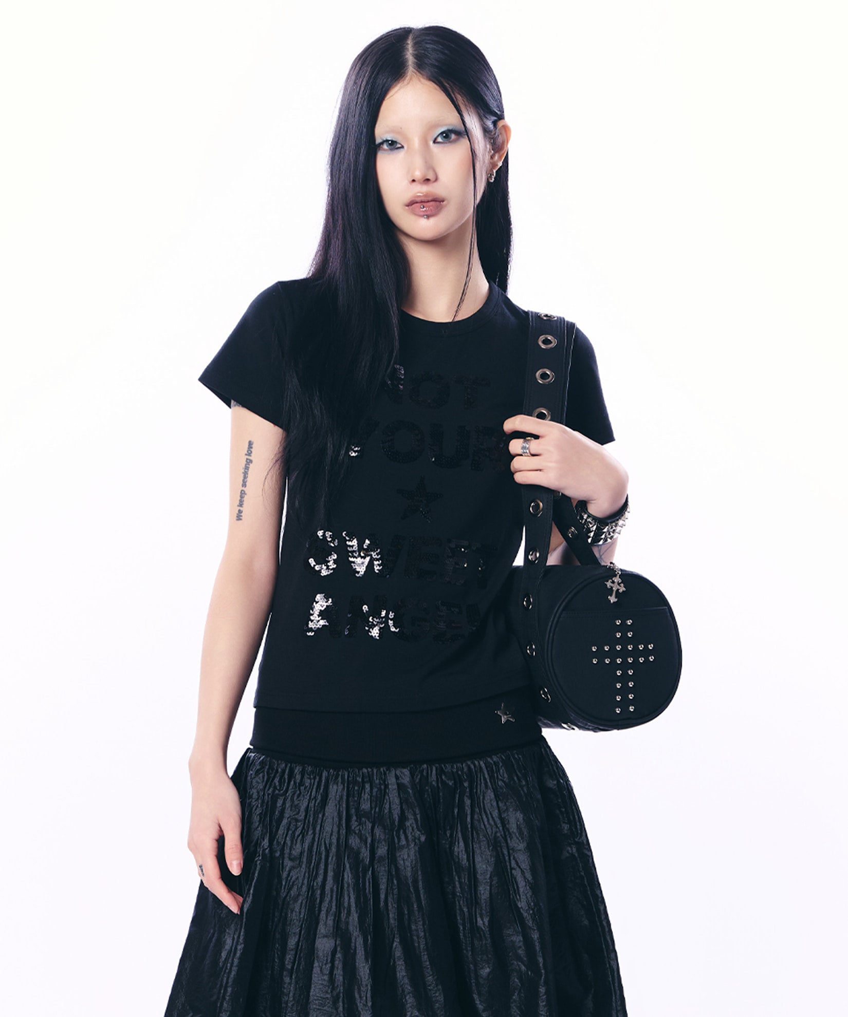 SETUP EXE] SEQUIN LETTERING TOP / BLACK – SellerWork