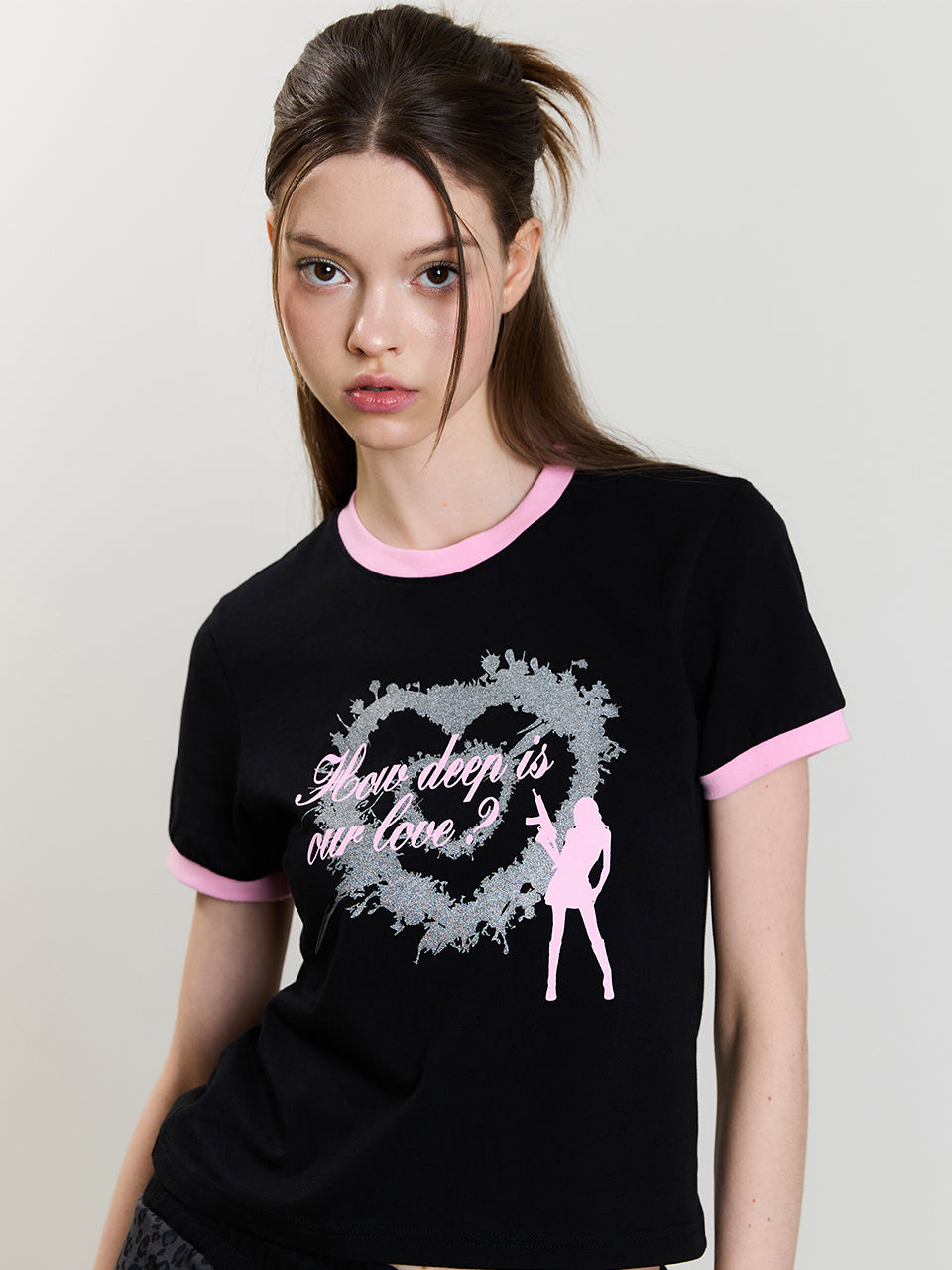 luv-is-true-ss-25-sm-how-deep-heart-tang-tee-black-black-s