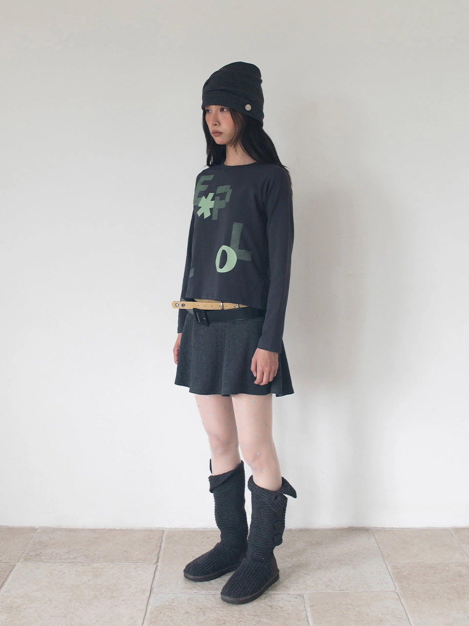 onska-fw-25-explorer-lettering-t-charcoal-charcoal-s