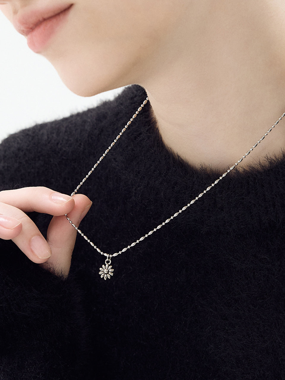 lombrillant-fw-25-fleur-vintage-long-necklace-silver-s