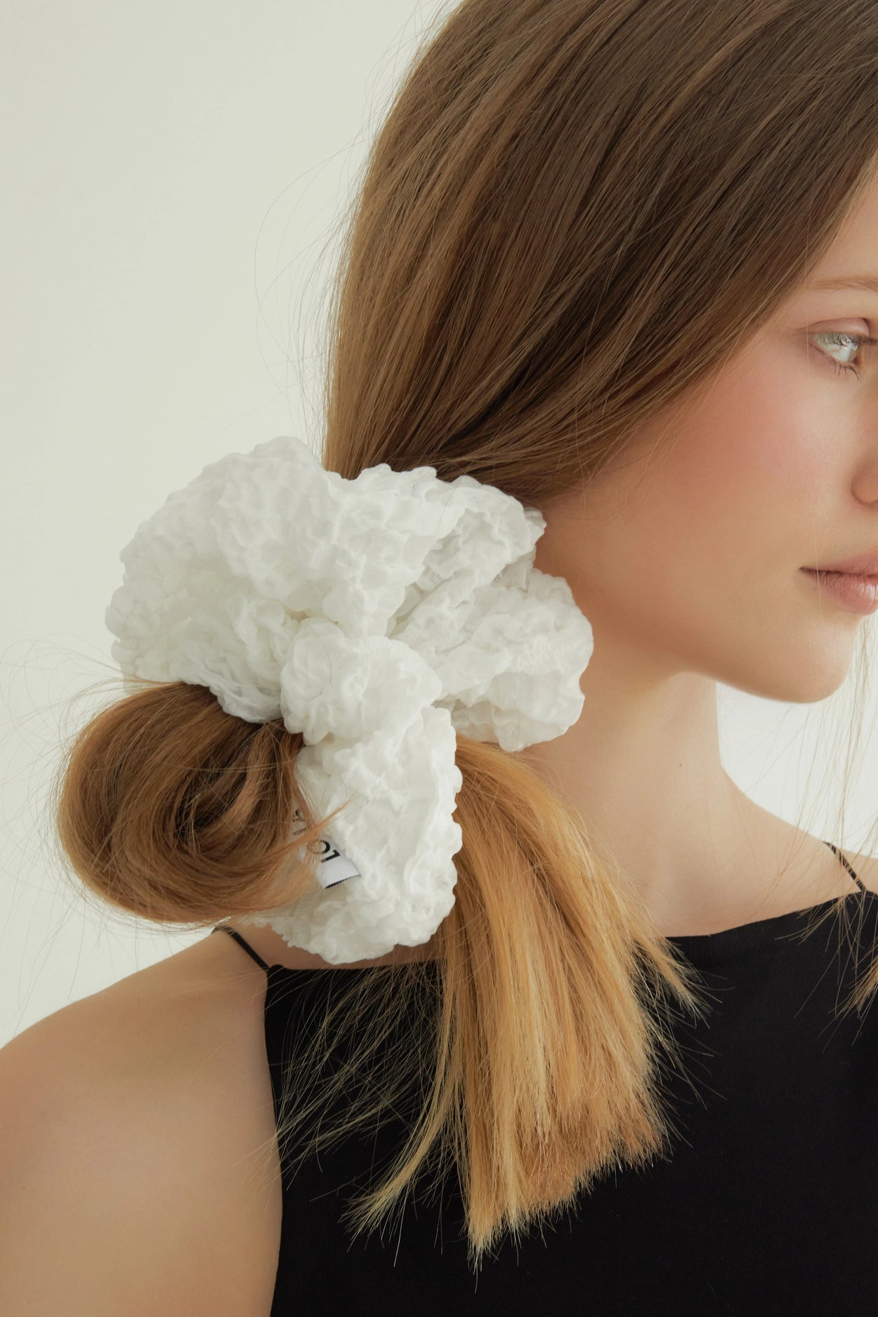 lolla-seasonless-bubble-puff-scrunch-(white)