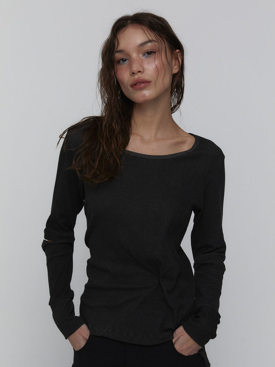 visus-ss-25-slit-sleeve-top_charcoal