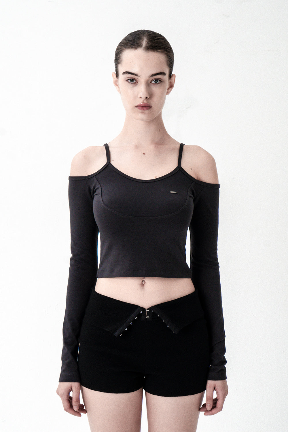 synerjyn-fw-25-shoulder-slit-long-sleeve-charcoal-charcoal-s