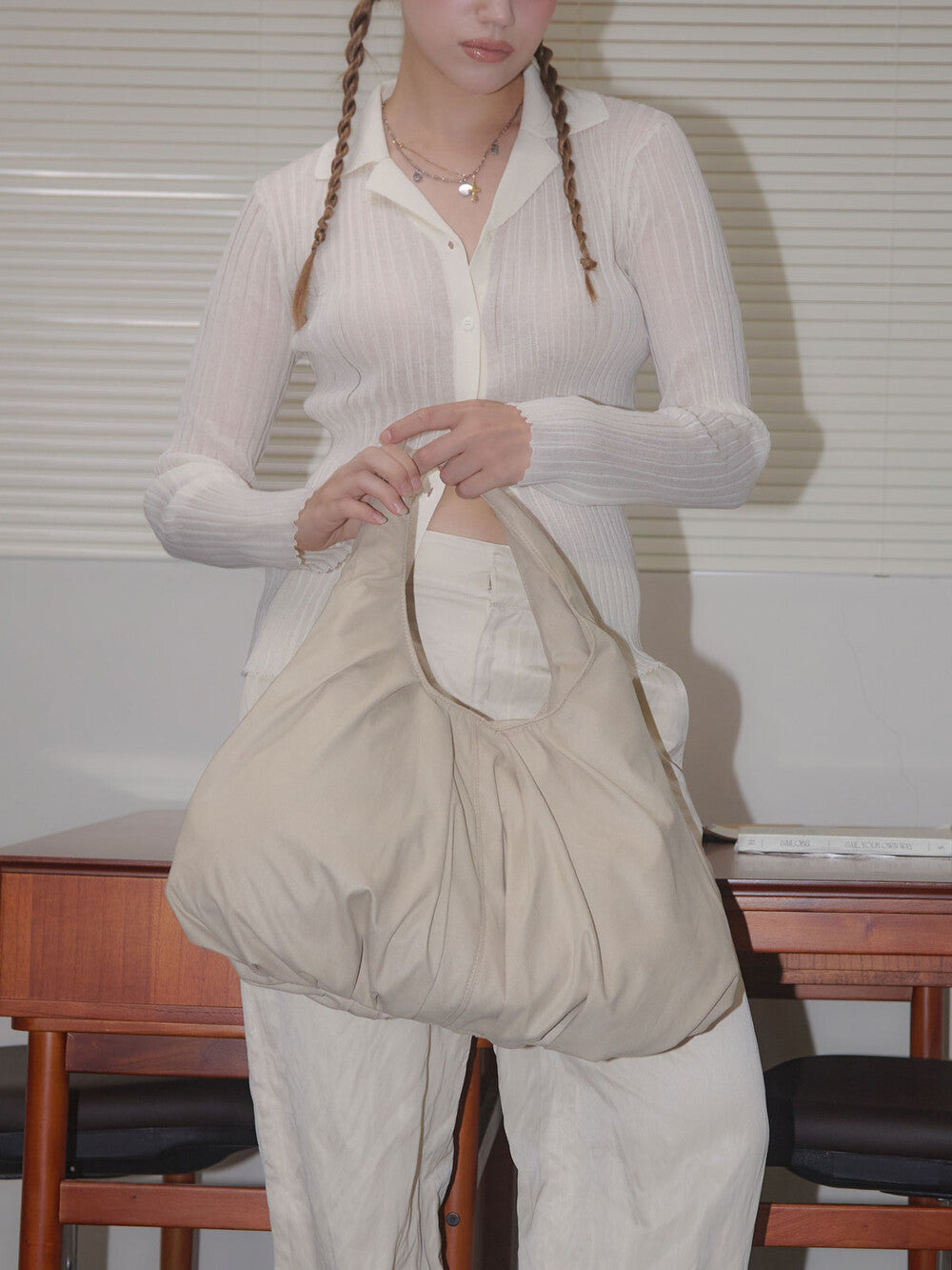 otie-seasonless-rustling-shoulder-bag-suede-cream