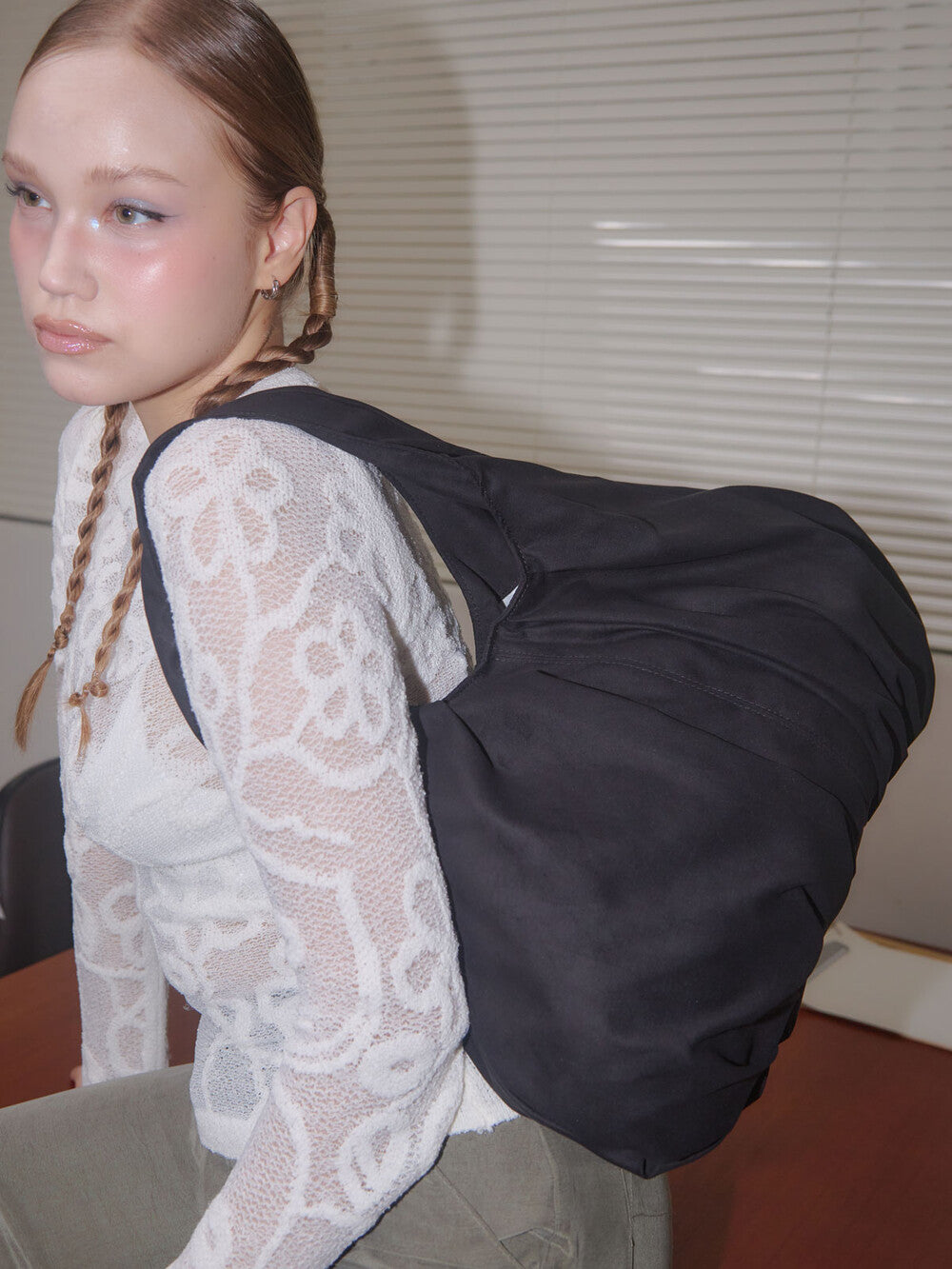 otie-seasonless-rustling-shoulder-bag-suede-black