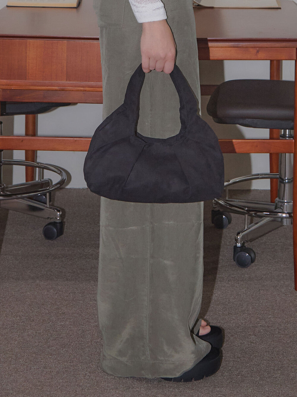 otie-seasonless-wiffle-bag-suede-black