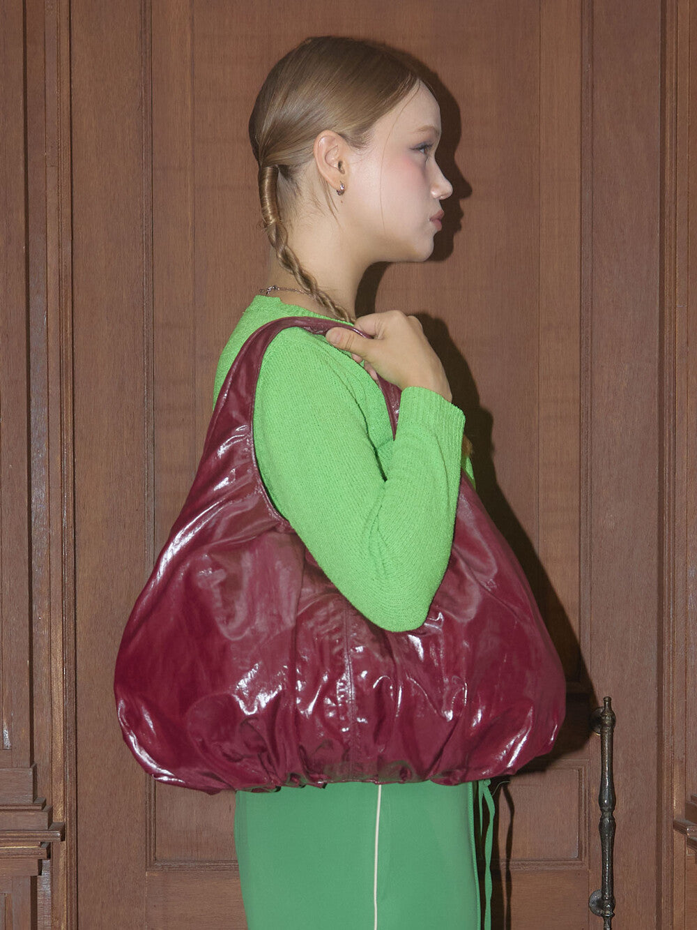 otie-seasonless-rustling-shoulder-bag-glossy-cherry