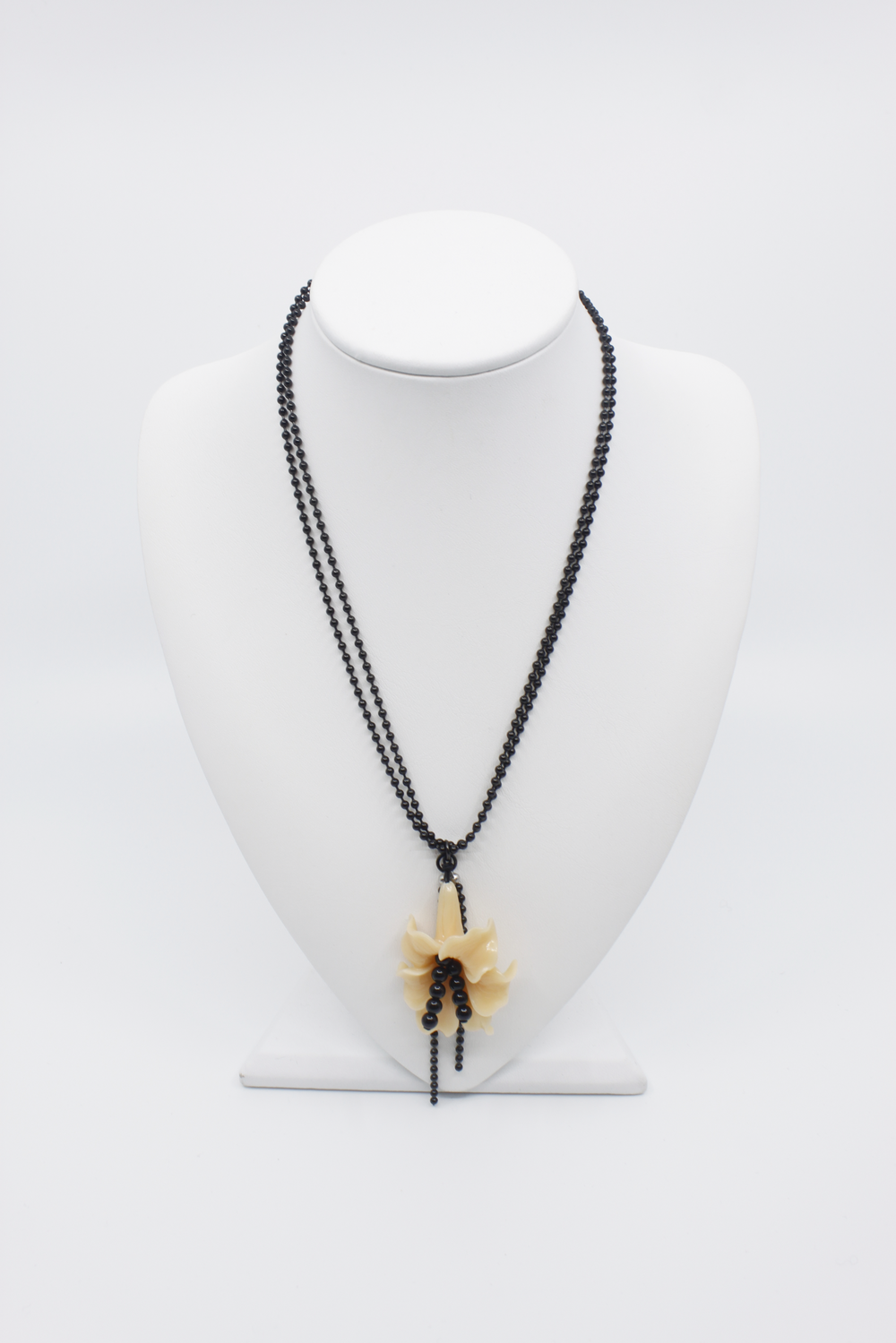 miae-ss-25-tropical-flower-necklace-(yellow)