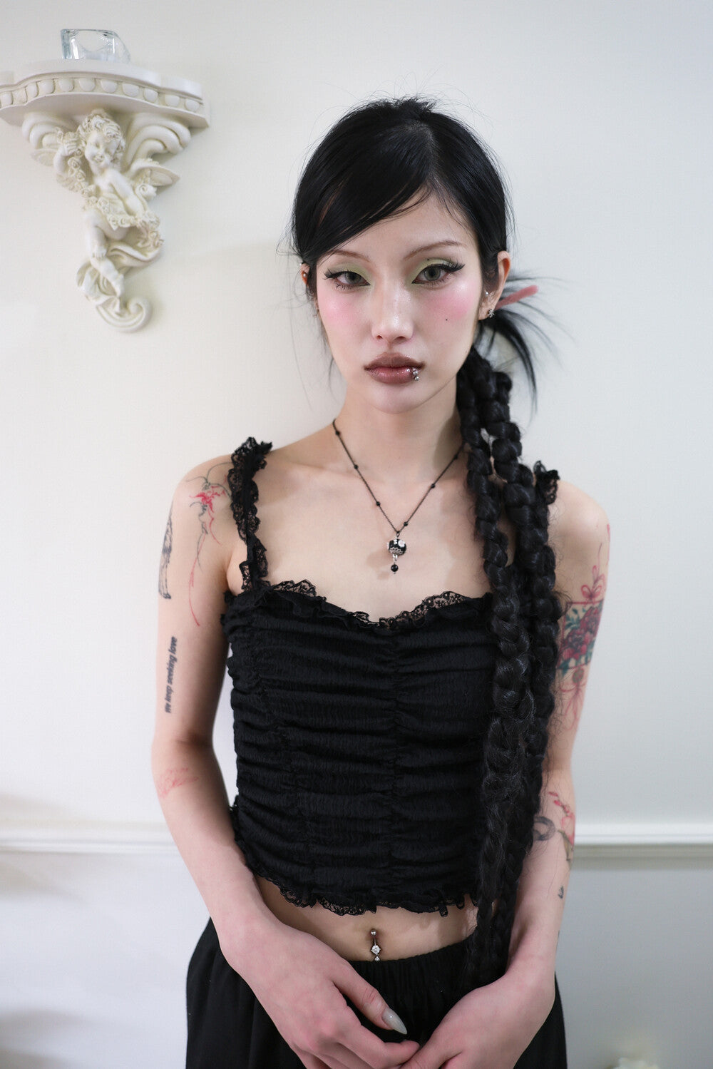 miae-ss-25-shirring-lace-frill-top-(black)