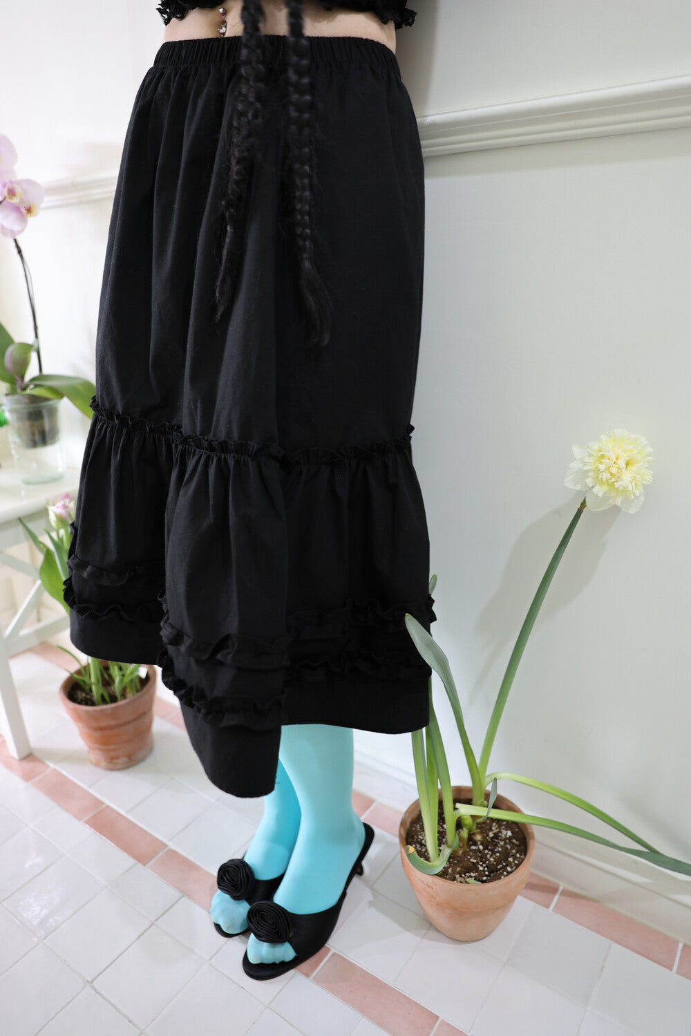 miae-ss-25-shirring-cancan-midi-skirt-(black)