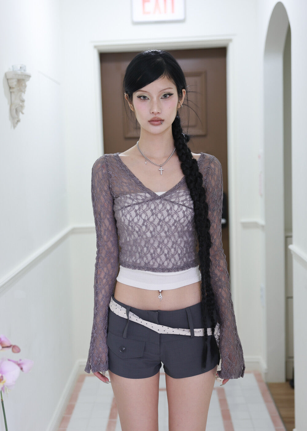 miae-ss-25-vneck-crop-lace-t-(3color)