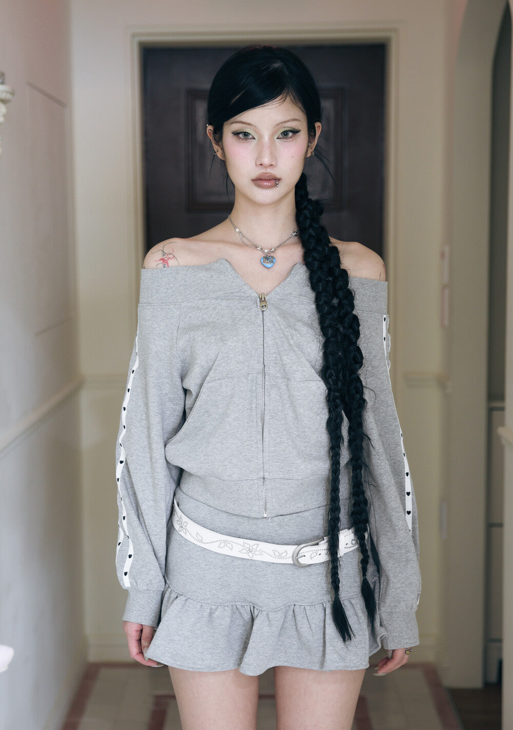 miae-ss-25-heart-offshoulder-zipup-(gray)