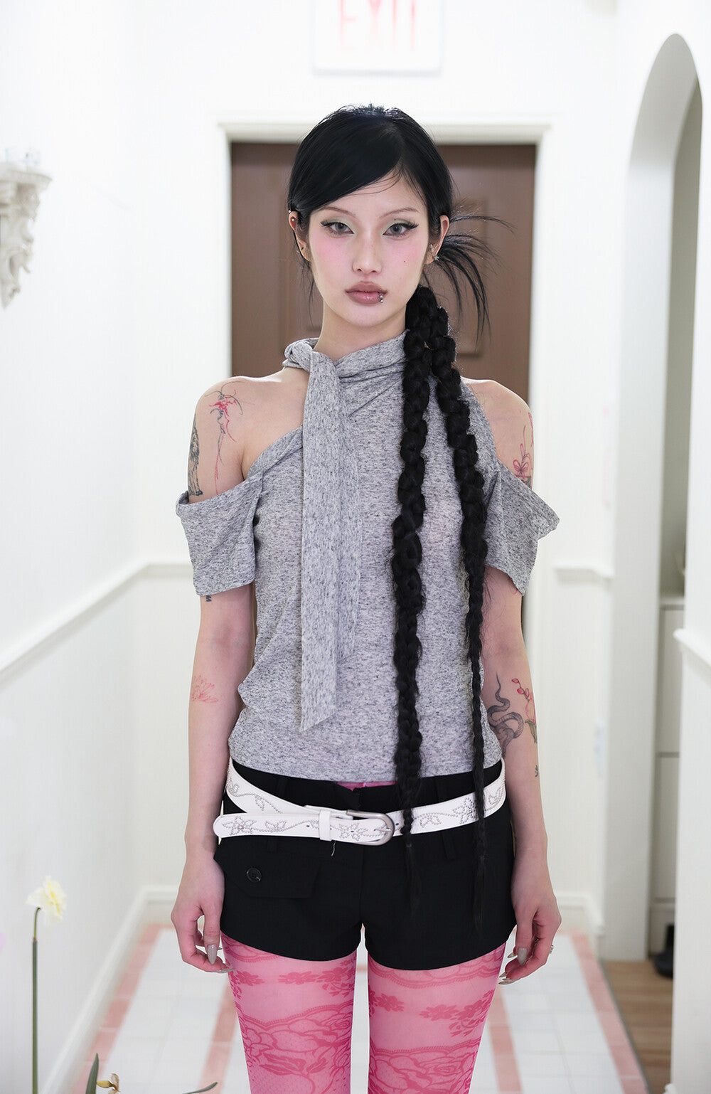 miae-ss-25-halter-open-shoulder-t-(gray)