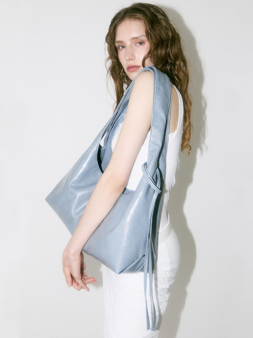 picea-ss-25-luster-slouch-bag-blue-blue-s