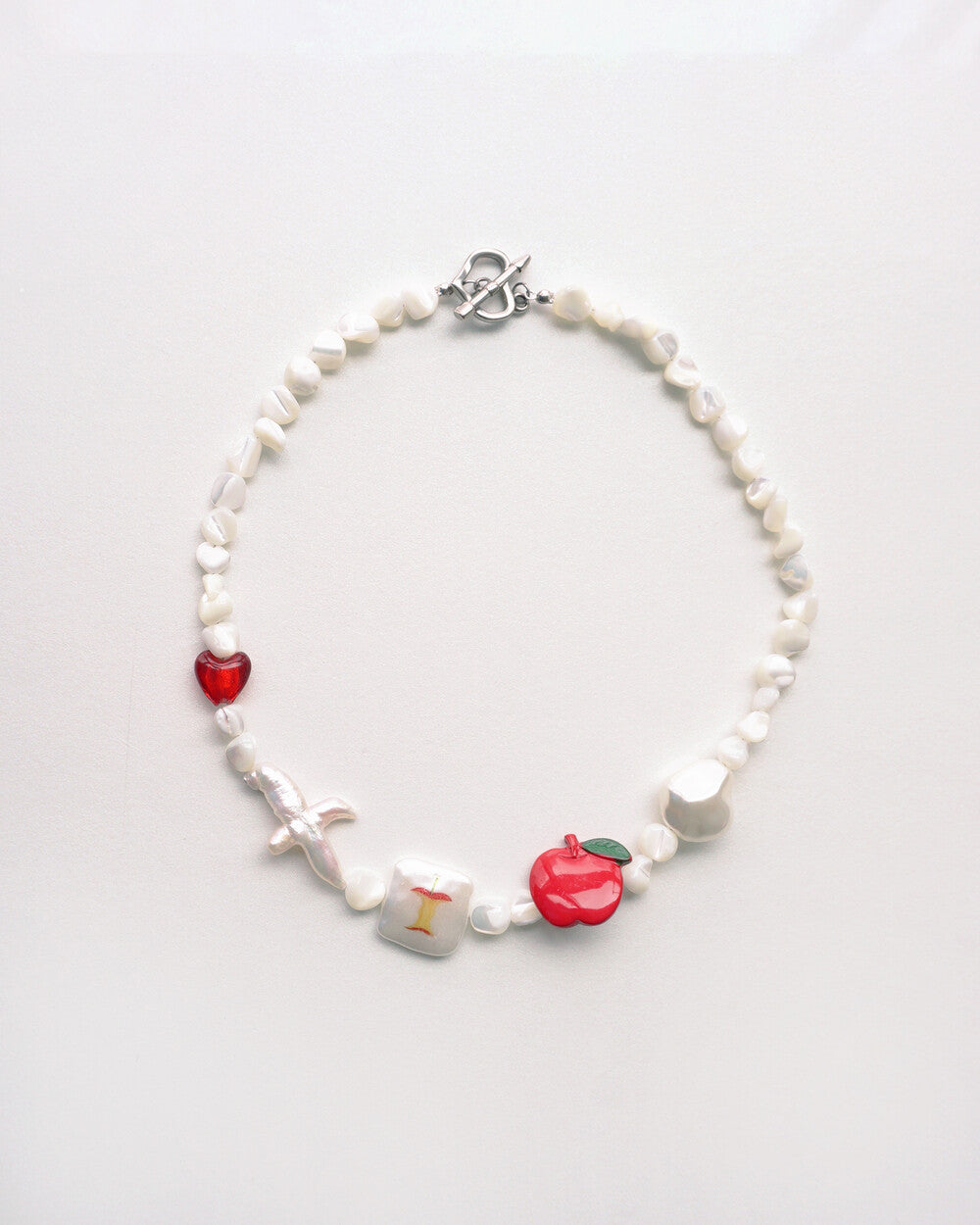 huggingoat-ss-25-morning-apple-necklace-white-s