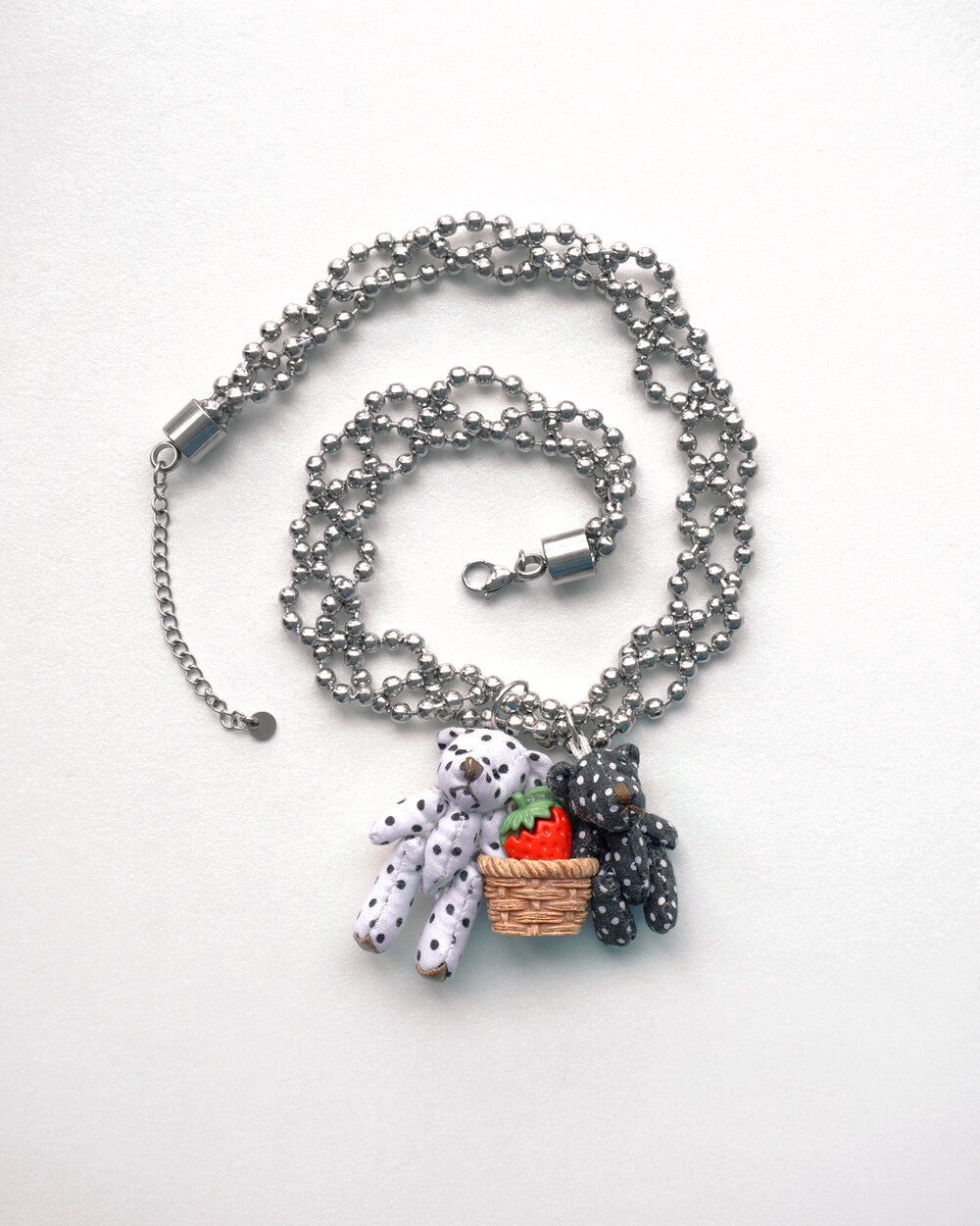 huggingoat-ss-25-berry-picnic-necklace-silver-s