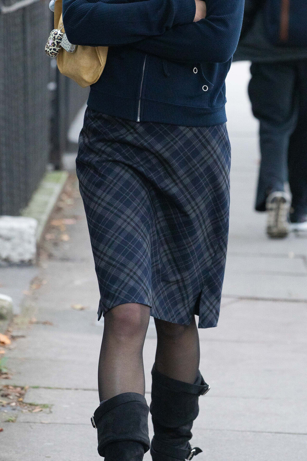 dimanche-fw-25-check-midi-skirt-navy-navy-s