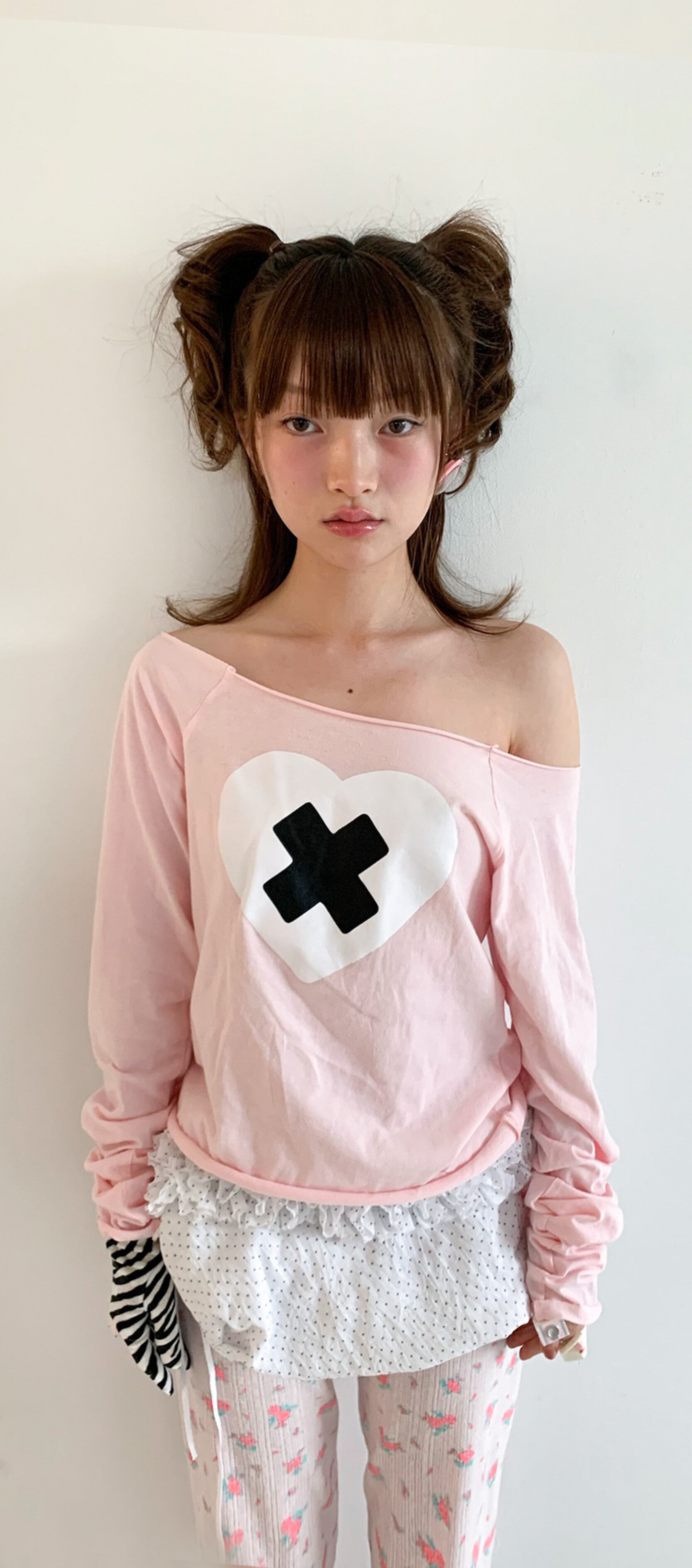 [FAERIE] (F.E.E.S) cross heart cut off t-shirt (light pink) Pre-order item will be shipped in mid-December.