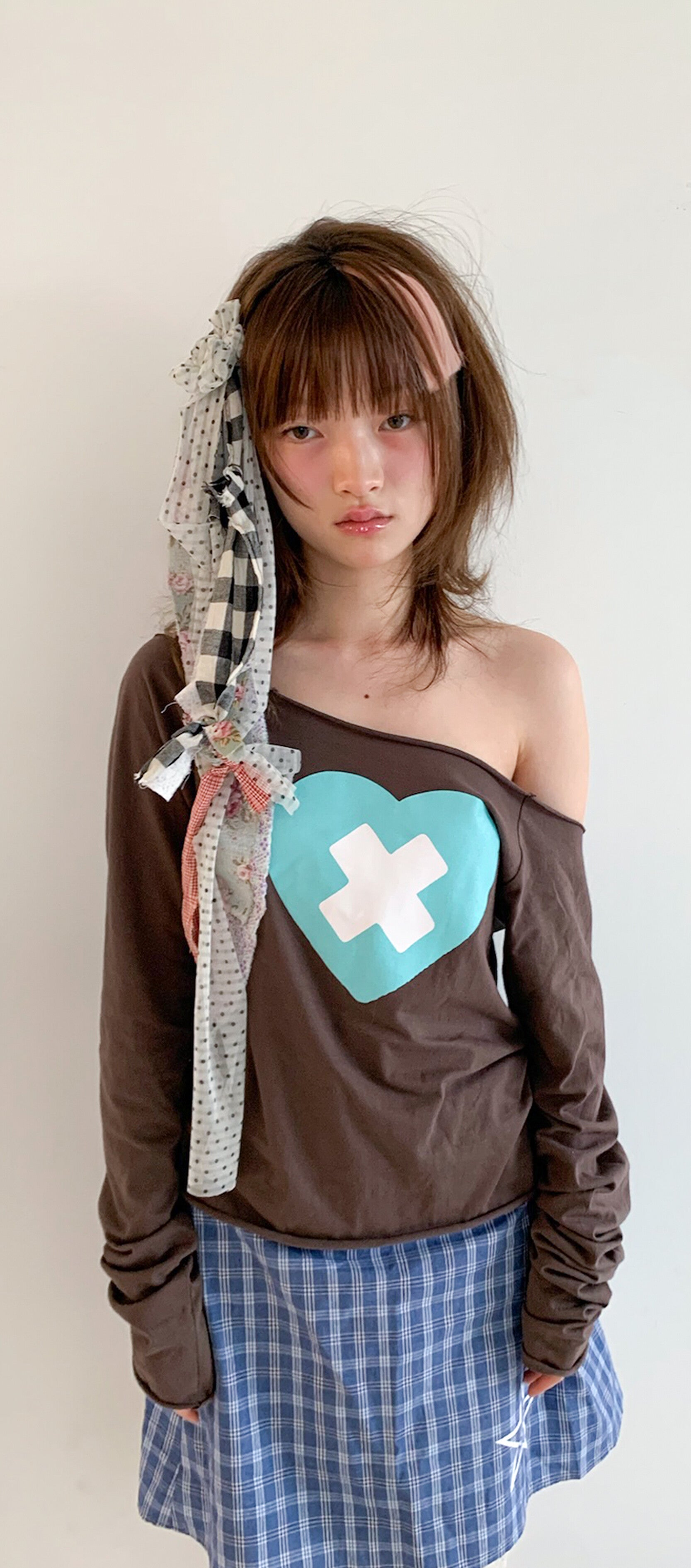 [FAERIE] (F.E.E.S) cross heart cut off t-shirt (brown) Pre-order item will be shipped in mid-December.