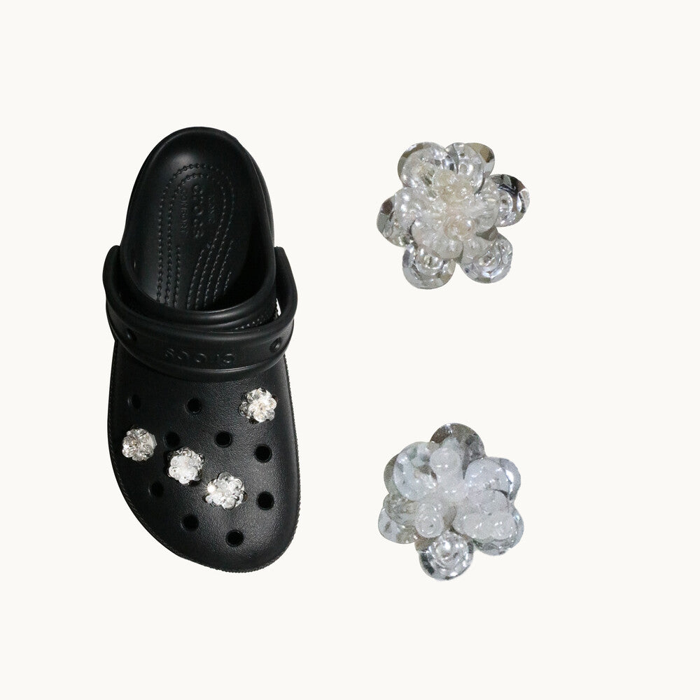 gaius-ss-26-small-flower-shoe-charm-silver-o