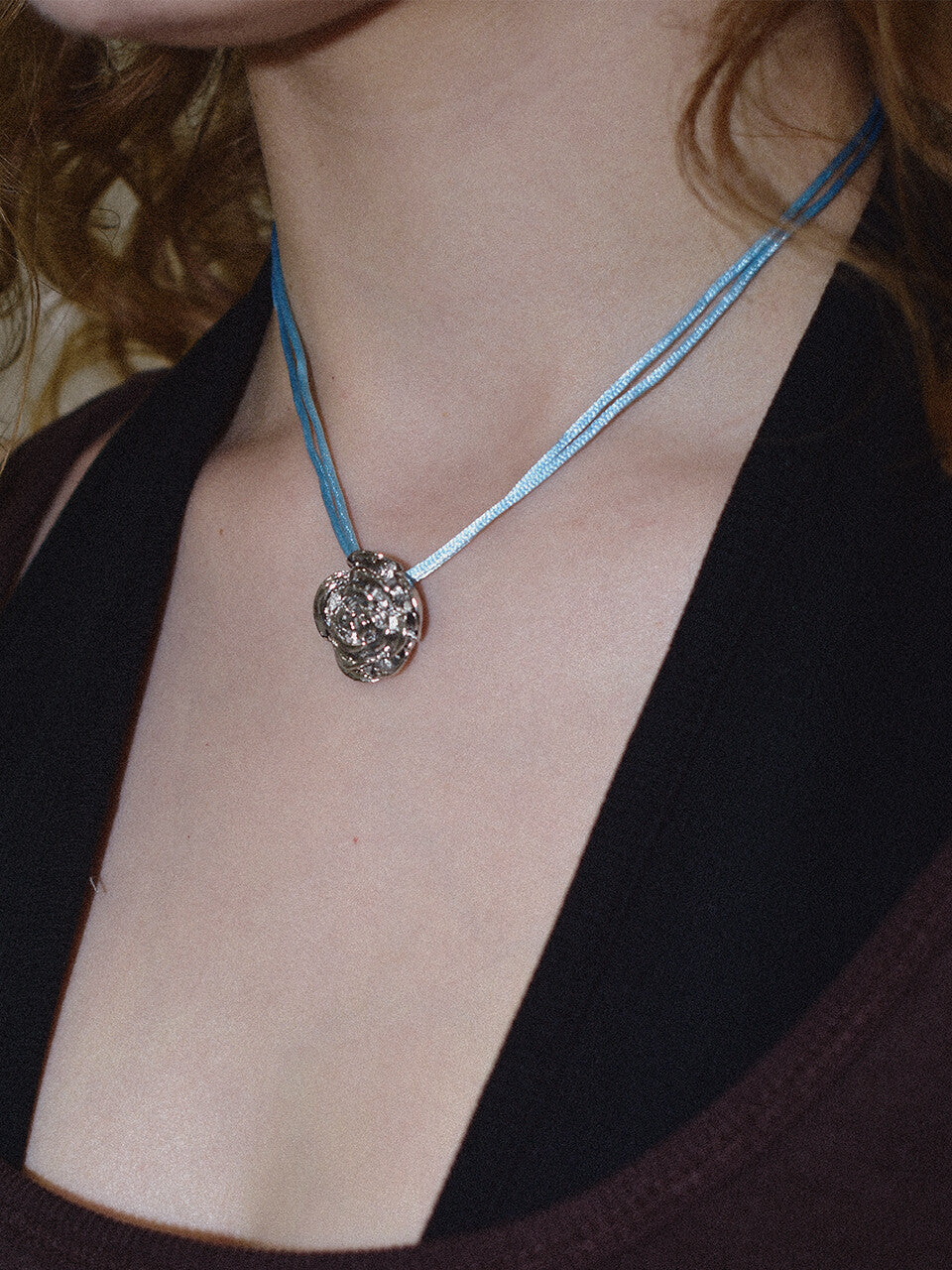 usite-ss-26-rose-moon-necklace-sky-sky-s