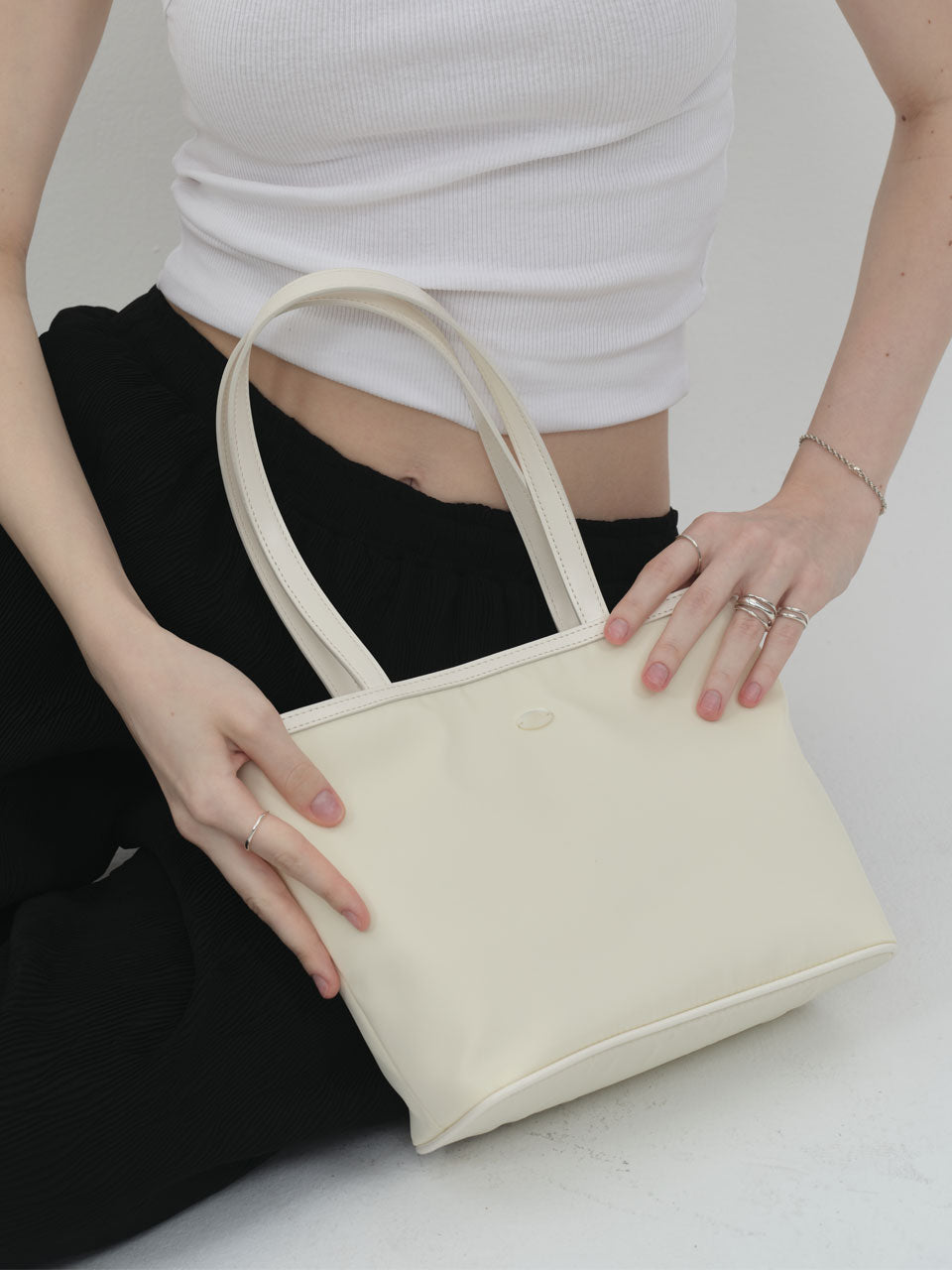 beirut-fw-26-tahiti-nylon-tote-butter-black-s