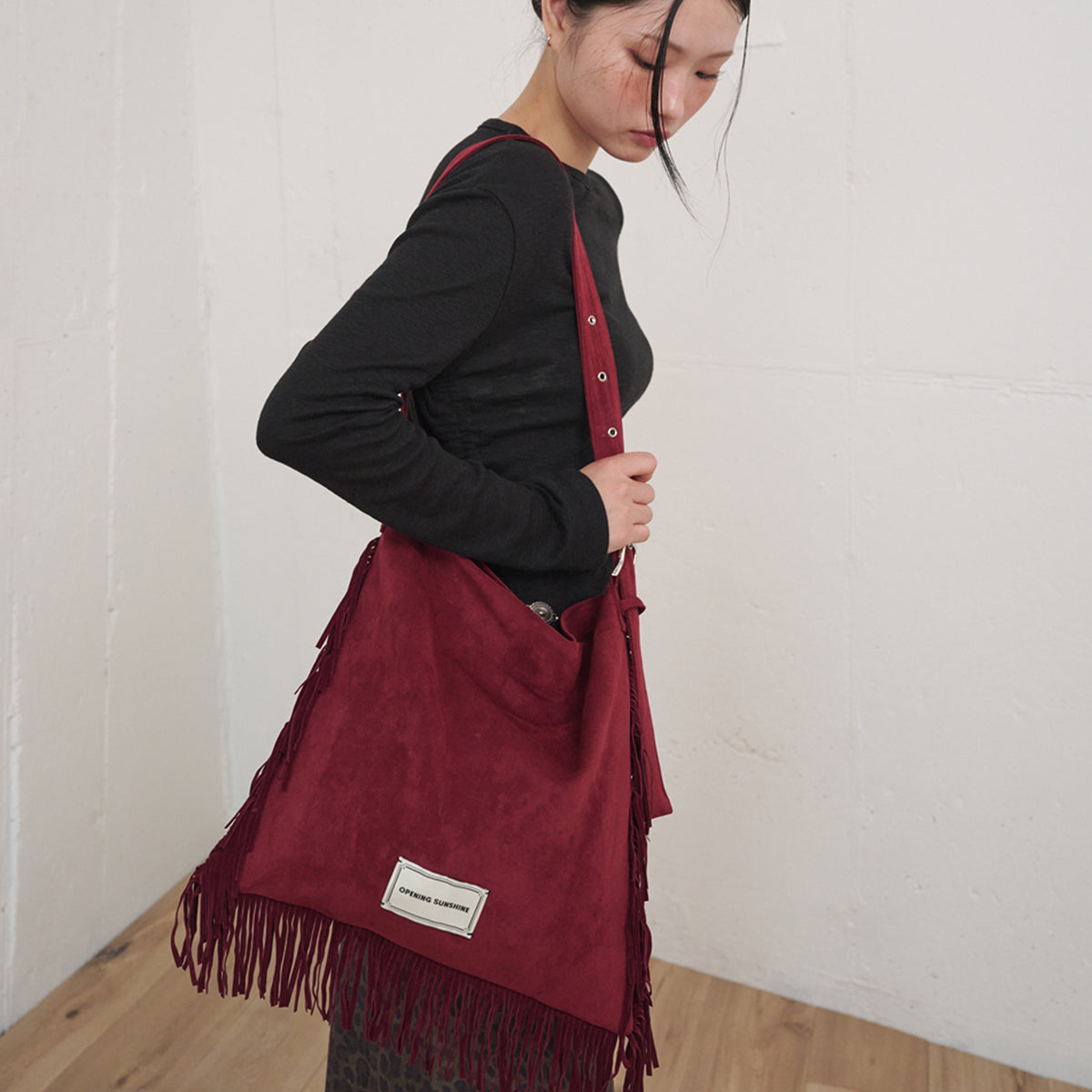 opening-sunshine-fw-26-western-fringe-detail-suede-bag-red-red-s
