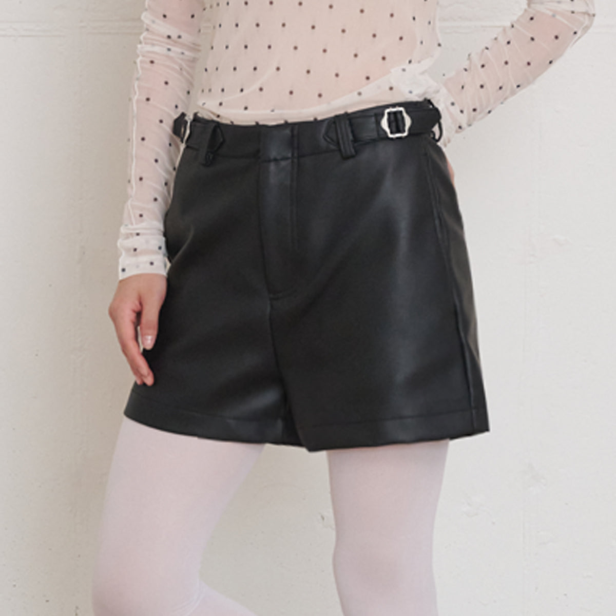 opening-sunshine-fw-26-buckle-detail-leather-shorts-black-black-s