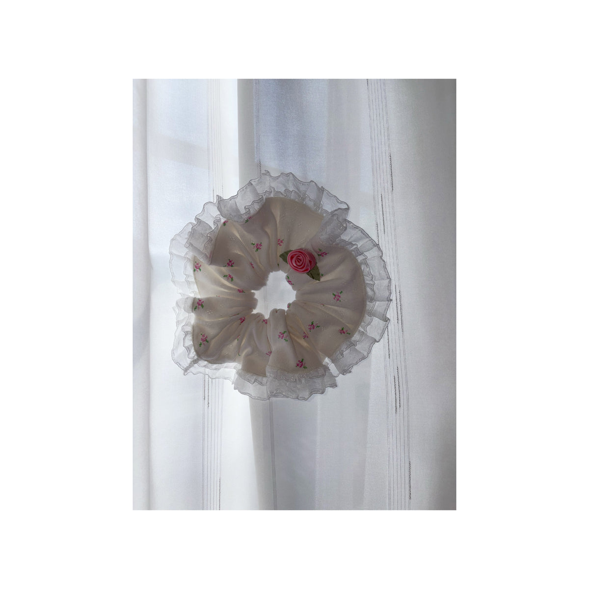 minjiena-fw-26-rose-scrunchie-ivory-s