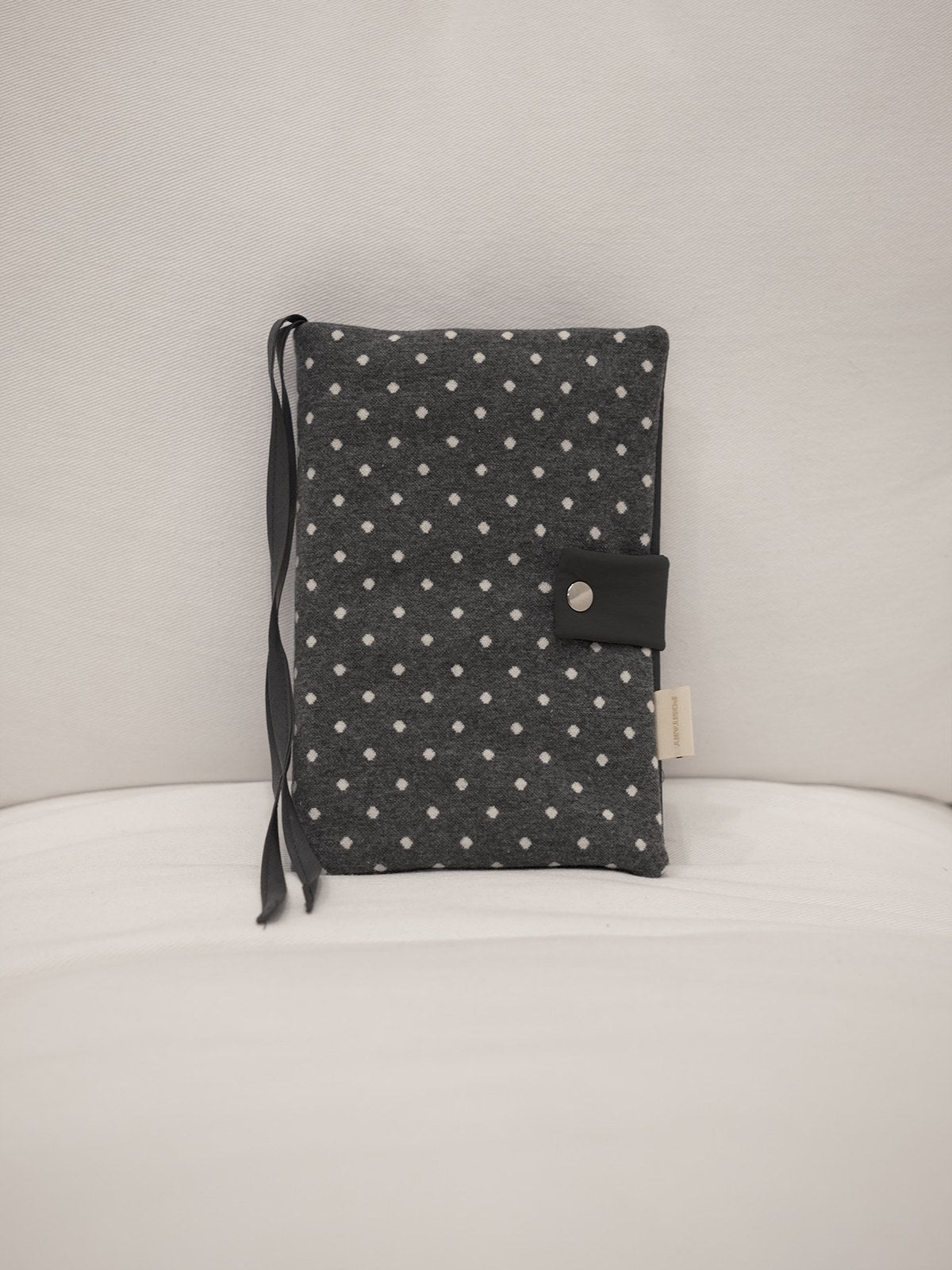 POSITANY Dot book cover grey