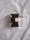 POSITANY Snug ribbon card wallet black pink