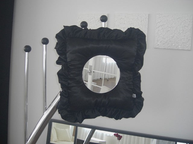 aubrey-fw-25-frill-black-cushion-mirror-black-o