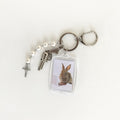 aubrey-fw-25-rabbit-frame-pearl-gun-keyring-silver-o